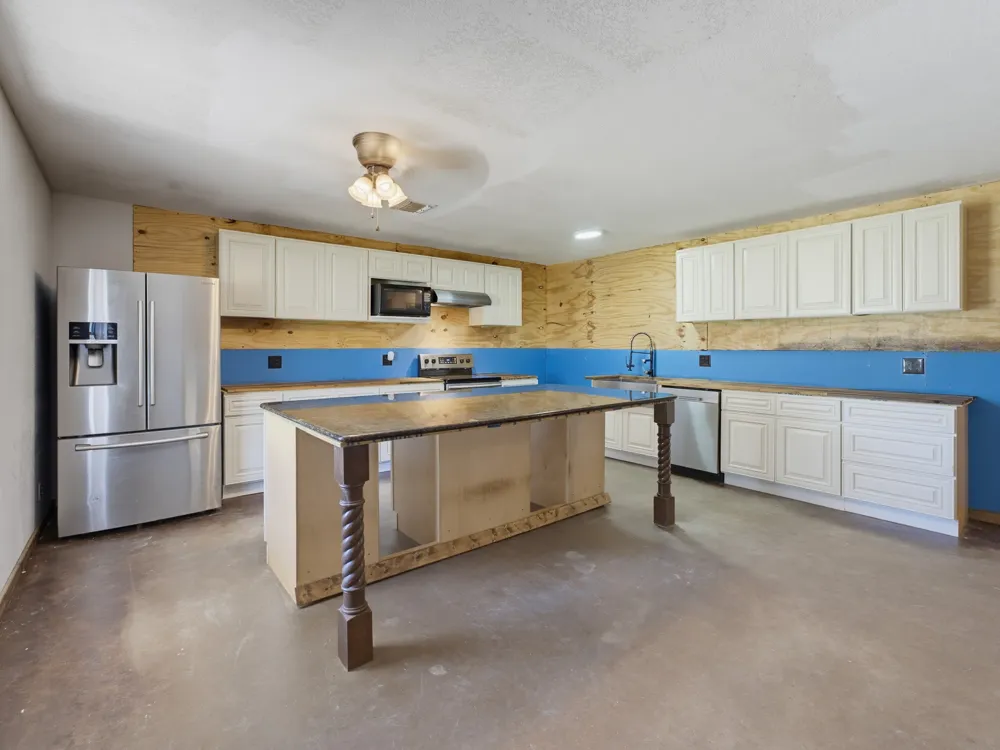 205 County Road 1794 Sunset, TX 76270