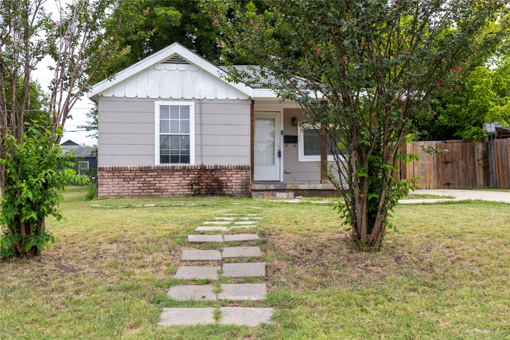 936 E Cantey Street Fort Worth, TX 76104