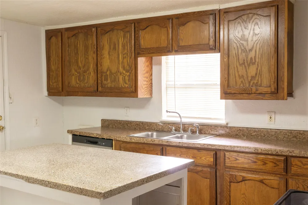 936 E Cantey Street Fort Worth, TX 76104
