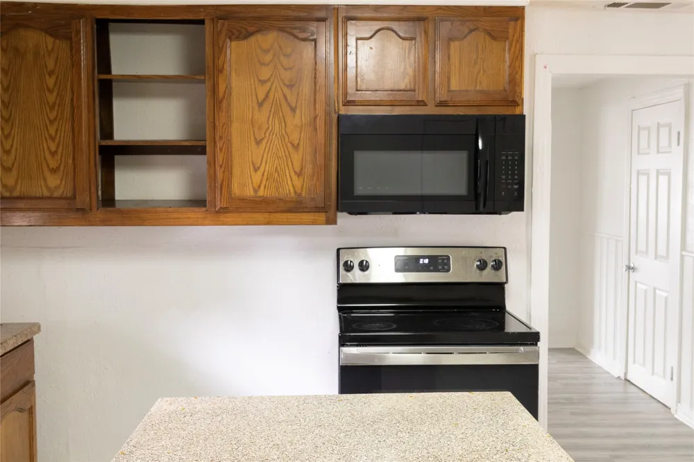 936 E Cantey Street Fort Worth, TX 76104