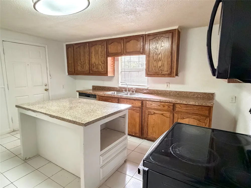936 E Cantey Street Fort Worth, TX 76104