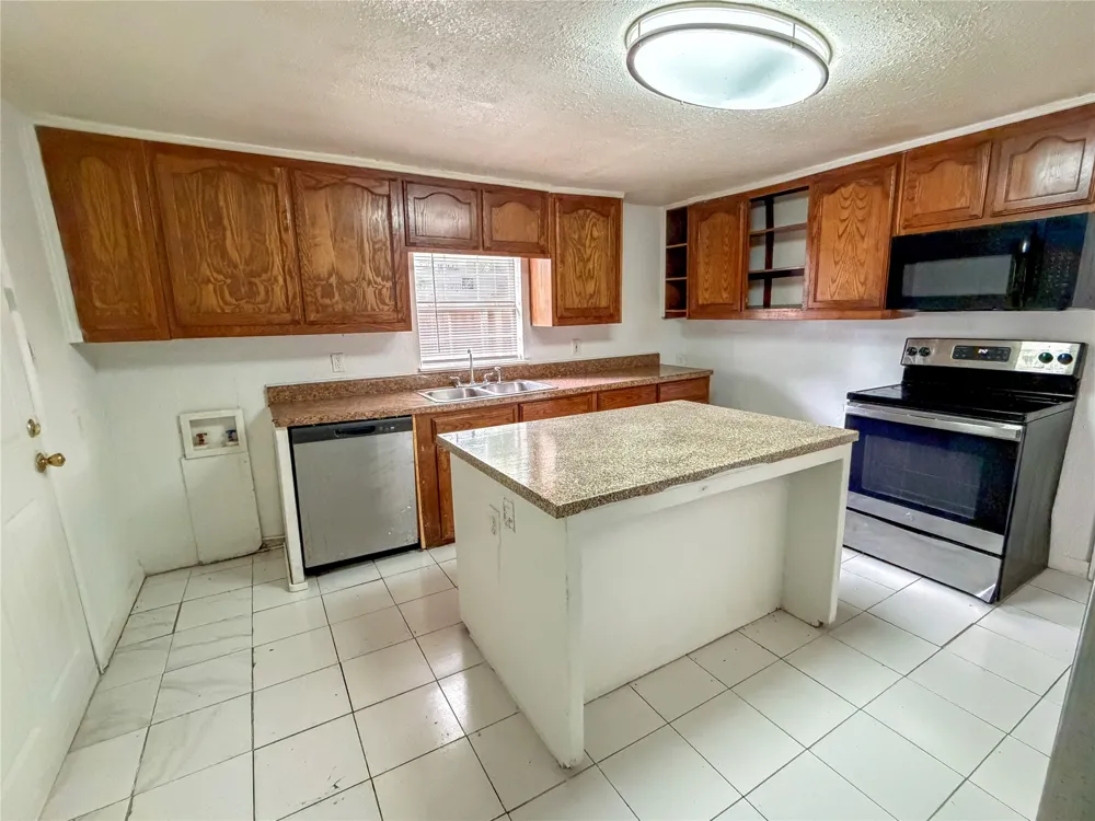 936 E Cantey Street Fort Worth, TX 76104