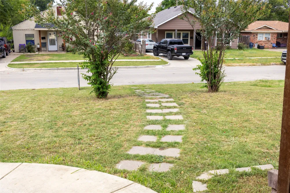 936 E Cantey Street Fort Worth, TX 76104