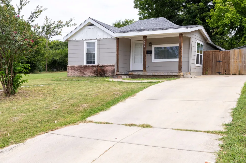 936 E Cantey Street Fort Worth, TX 76104