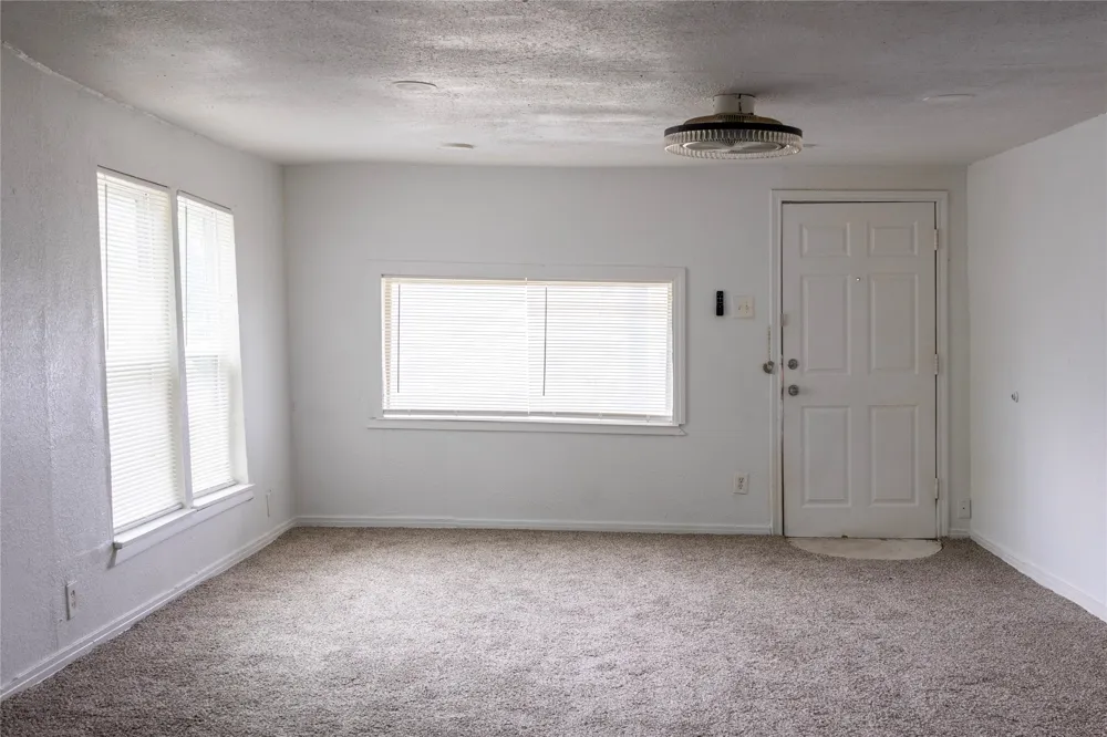 936 E Cantey Street Fort Worth, TX 76104