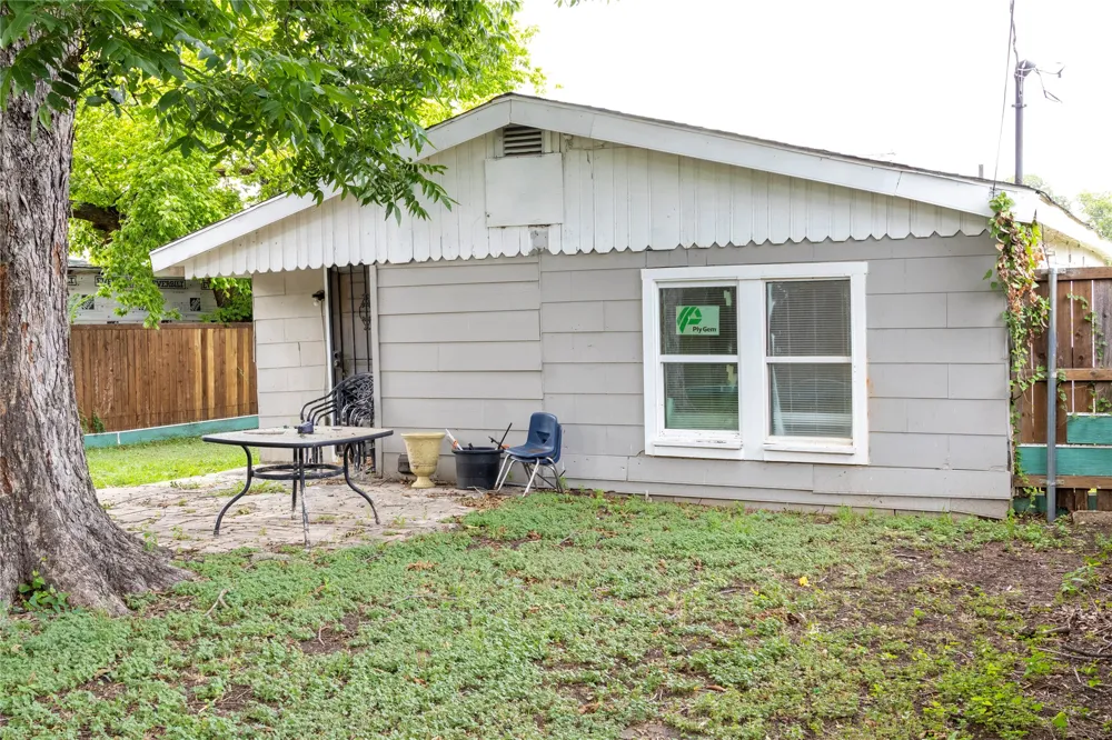 936 E Cantey Street Fort Worth, TX 76104