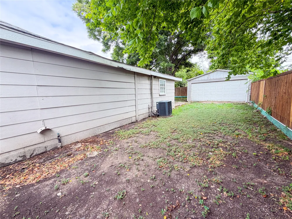 936 E Cantey Street Fort Worth, TX 76104