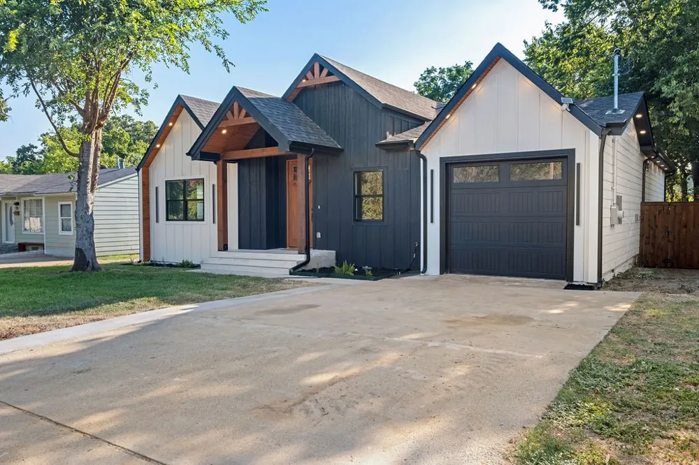 707 Hilltop Drive Irving, TX 75060