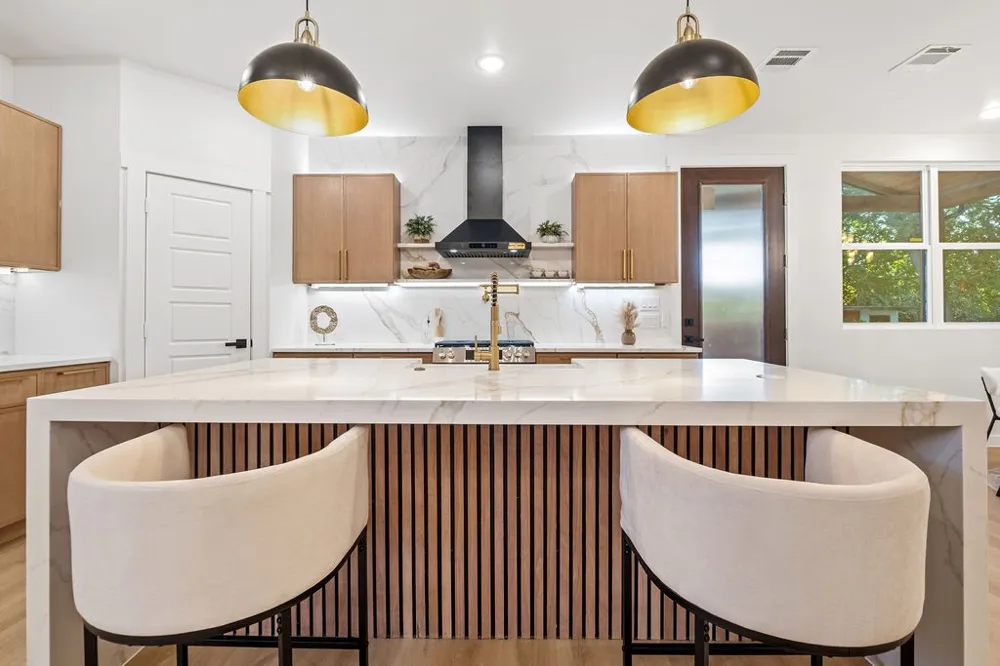 707 Hilltop Drive Irving, TX 75060