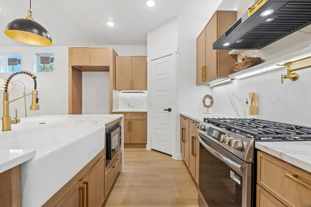 707 Hilltop Drive Irving, TX 75060