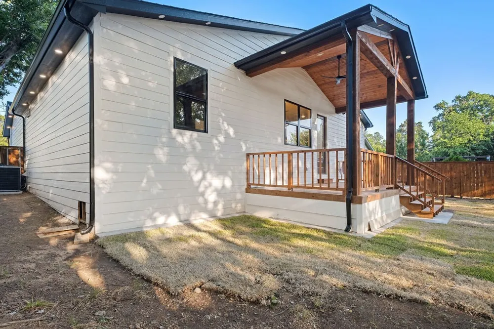 707 Hilltop Drive Irving, TX 75060