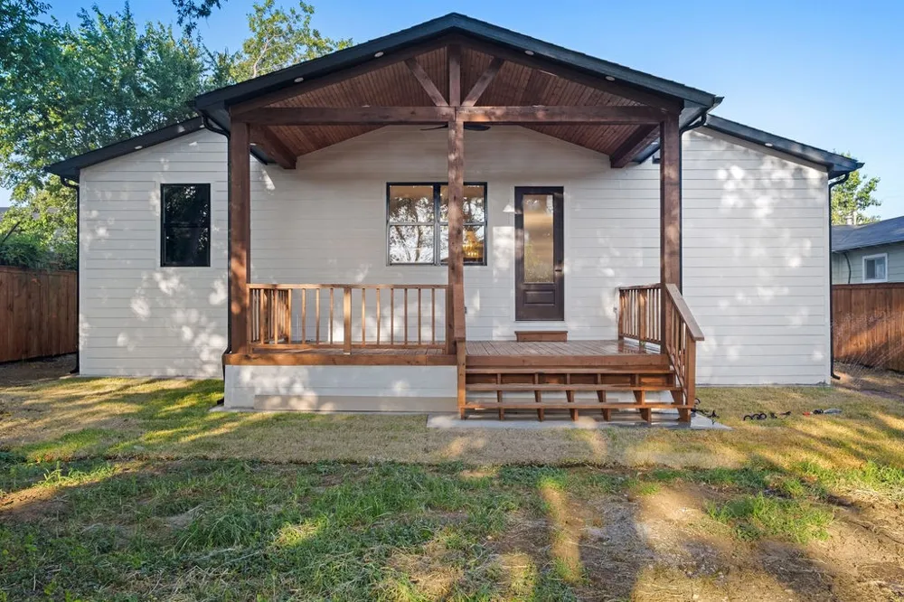 707 Hilltop Drive Irving, TX 75060