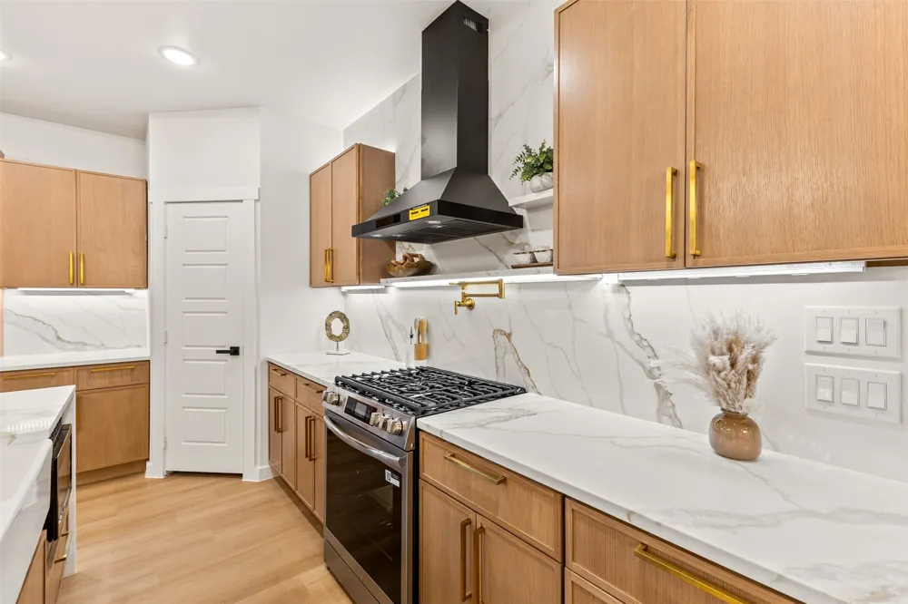 707 Hilltop Drive Irving, TX 75060