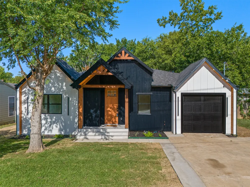 707 Hilltop Drive Irving, TX 75060