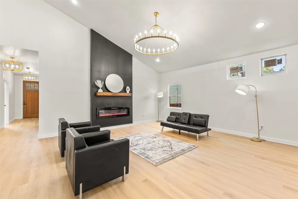 707 Hilltop Drive Irving, TX 75060
