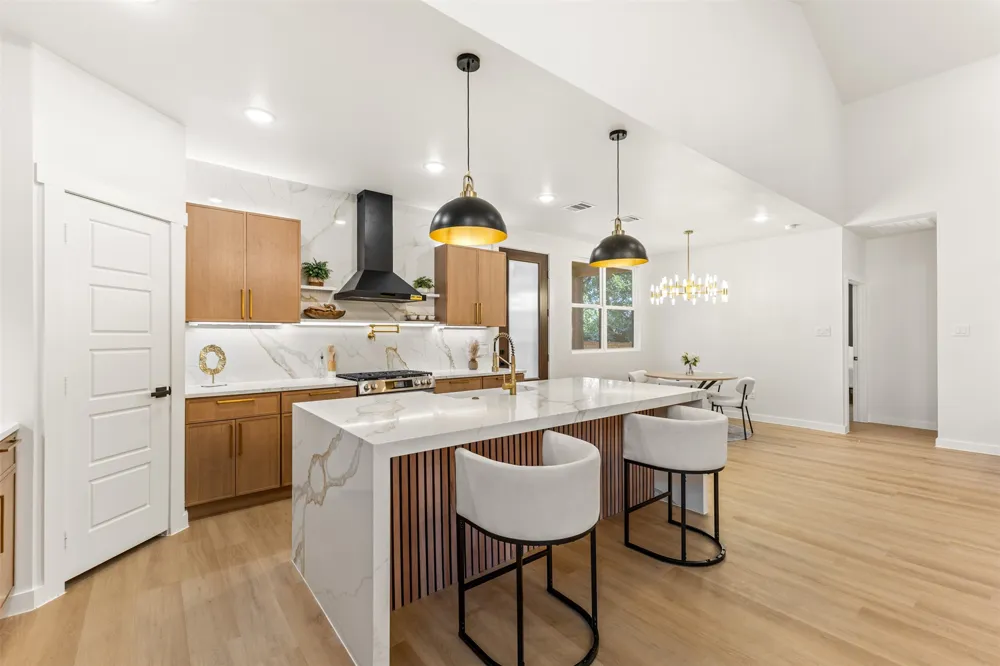 707 Hilltop Drive Irving, TX 75060