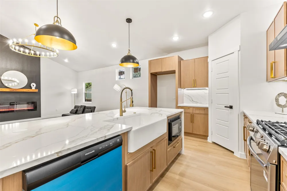 707 Hilltop Drive Irving, TX 75060