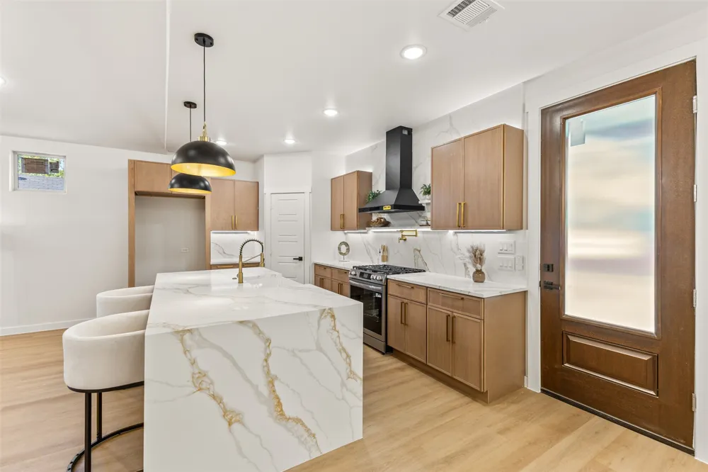 707 Hilltop Drive Irving, TX 75060