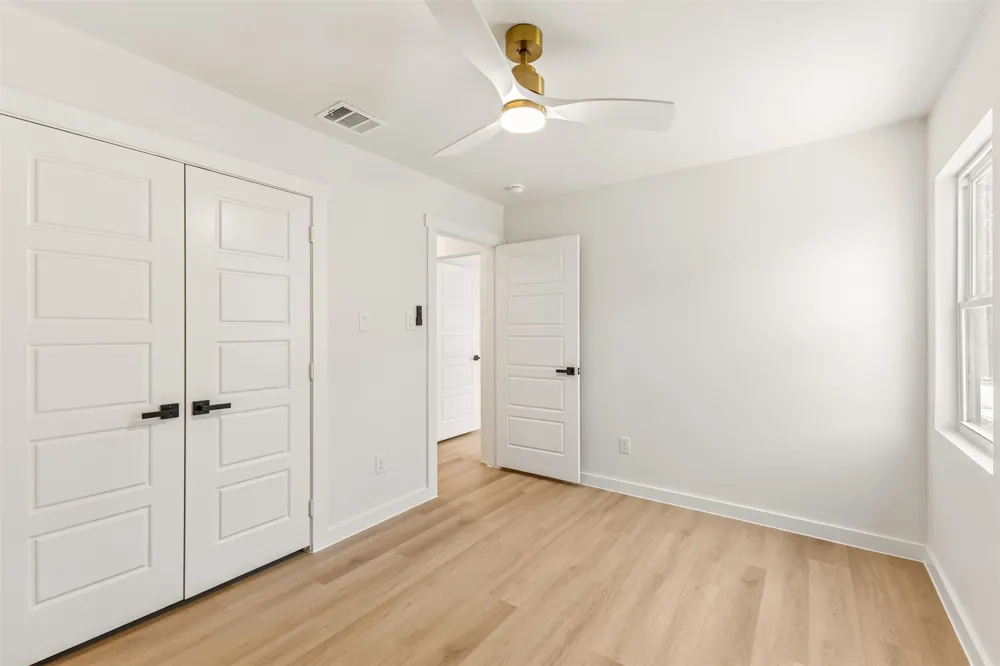 707 Hilltop Drive Irving, TX 75060