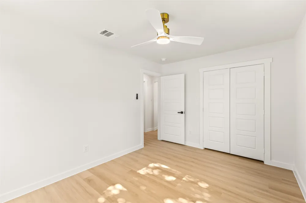 707 Hilltop Drive Irving, TX 75060