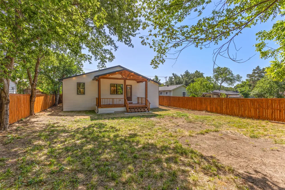 707 Hilltop Drive Irving, TX 75060