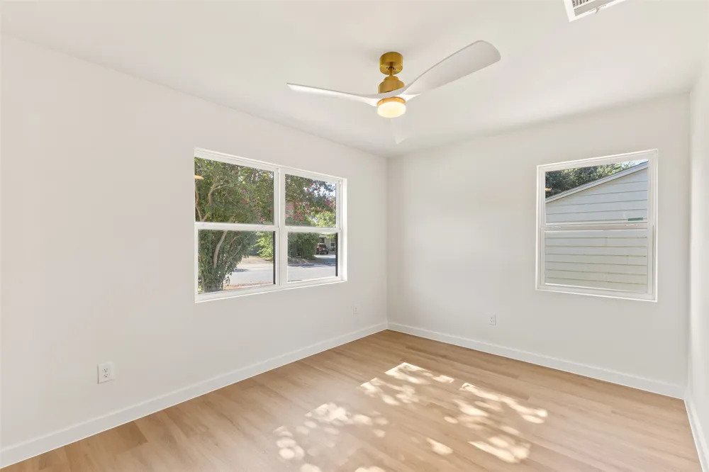 707 Hilltop Drive Irving, TX 75060