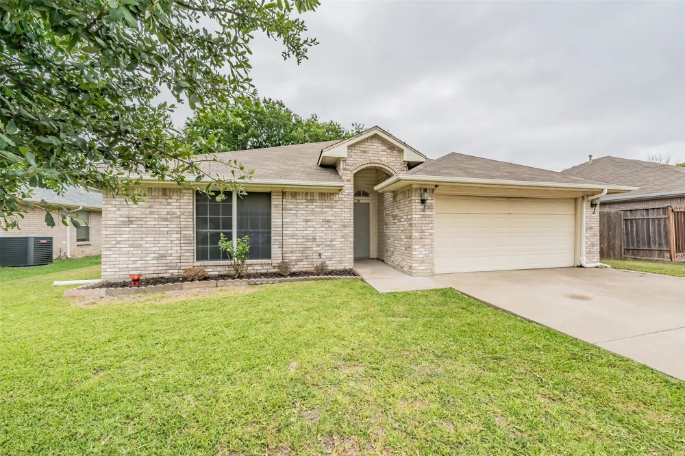 137 Roberts Drive Saginaw, TX 76179