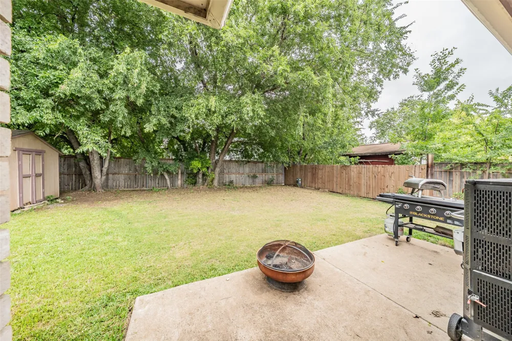 137 Roberts Drive Saginaw, TX 76179