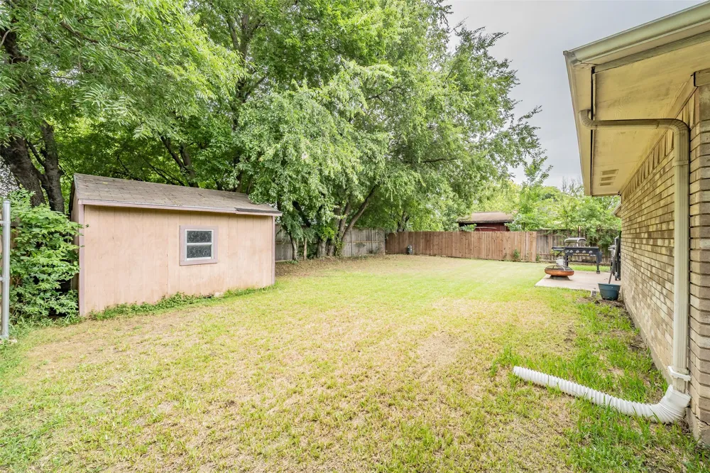 137 Roberts Drive Saginaw, TX 76179
