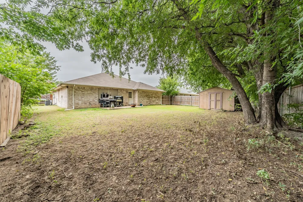 137 Roberts Drive Saginaw, TX 76179