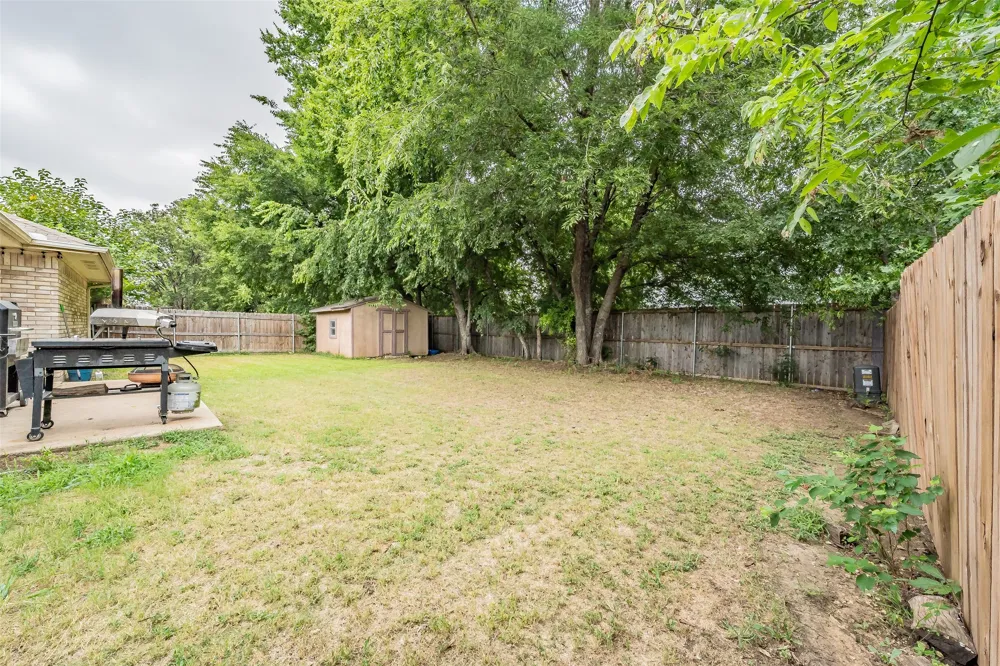 137 Roberts Drive Saginaw, TX 76179