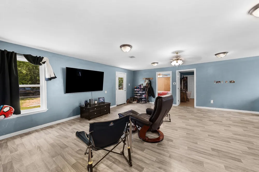 195 Wood Street Emory, TX 75440