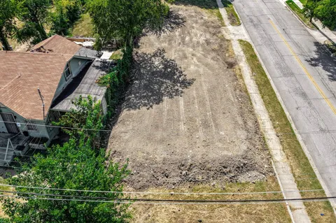 1735 E Waco