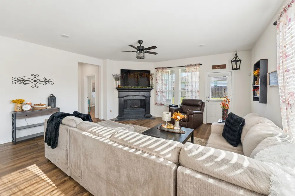 772 Brookside Drive Springtown, TX 76082