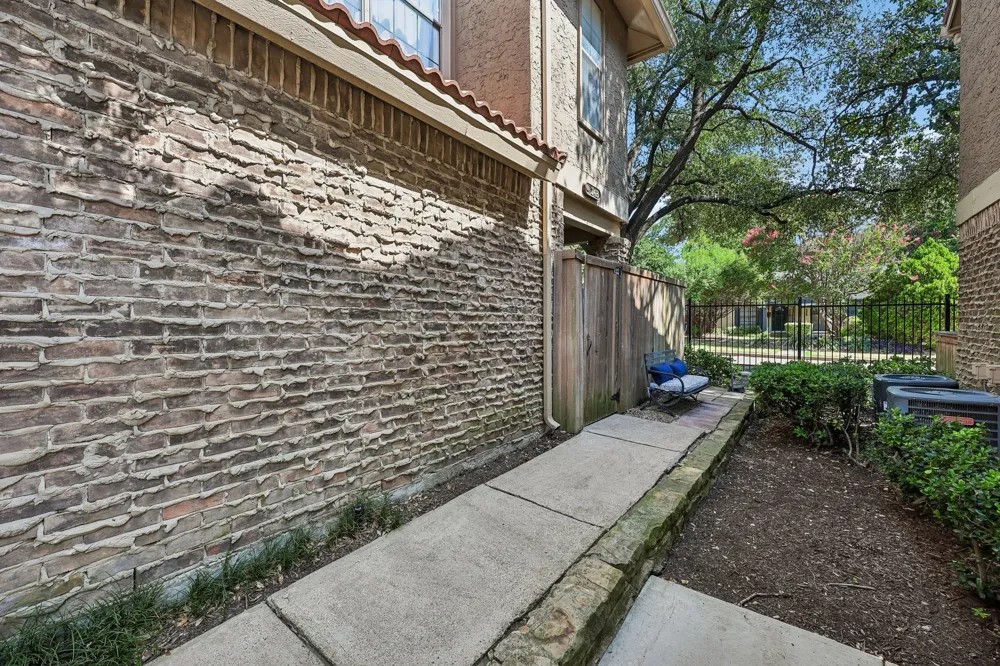5200 Martel Avenue #24B Dallas, TX 75206