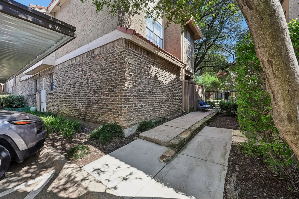 5200 Martel Avenue #24B Dallas, TX 75206
