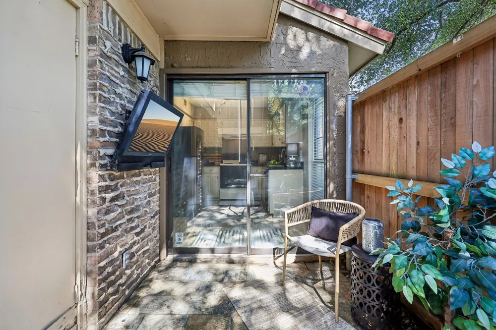 5200 Martel Avenue #24B Dallas, TX 75206