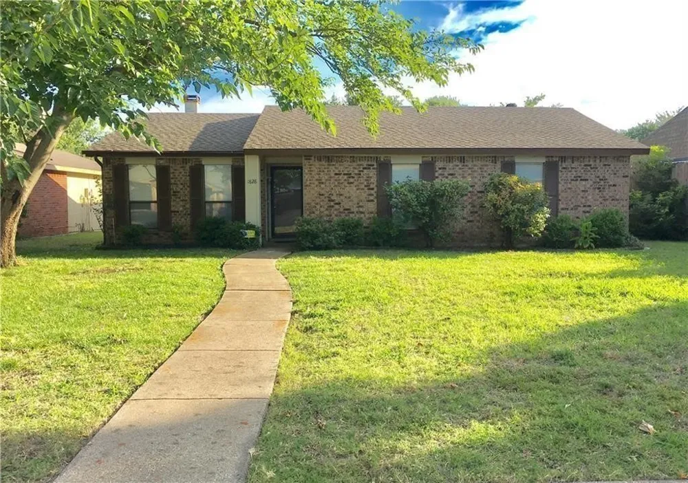 1828 Angelina Drive Garland, TX 75040