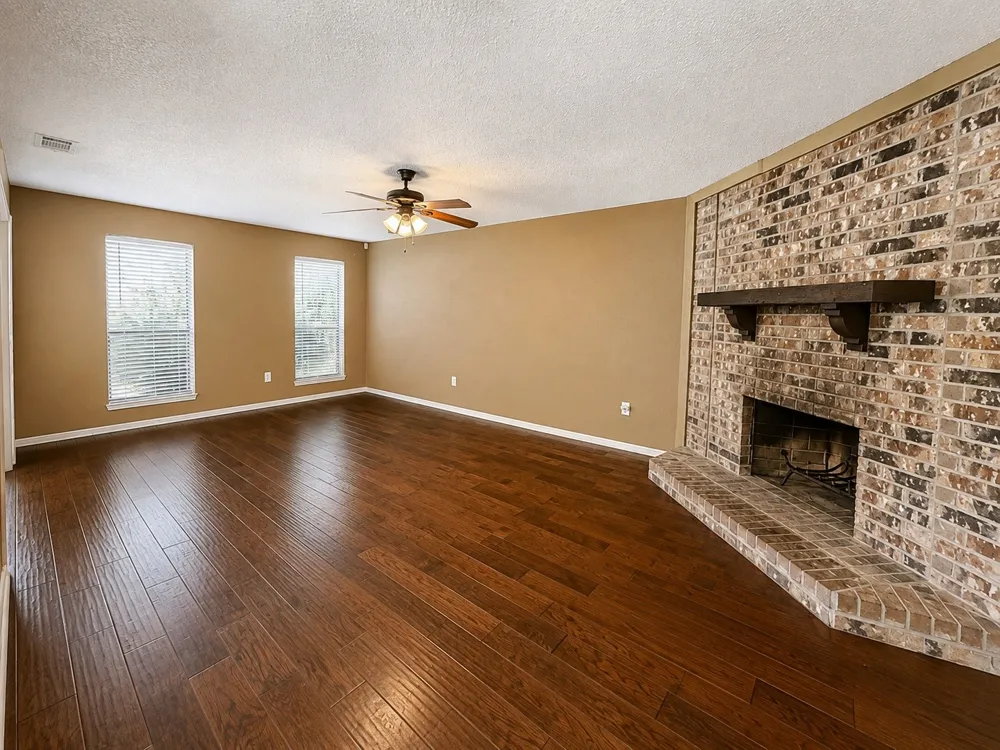 1828 Angelina Drive Garland, TX 75040