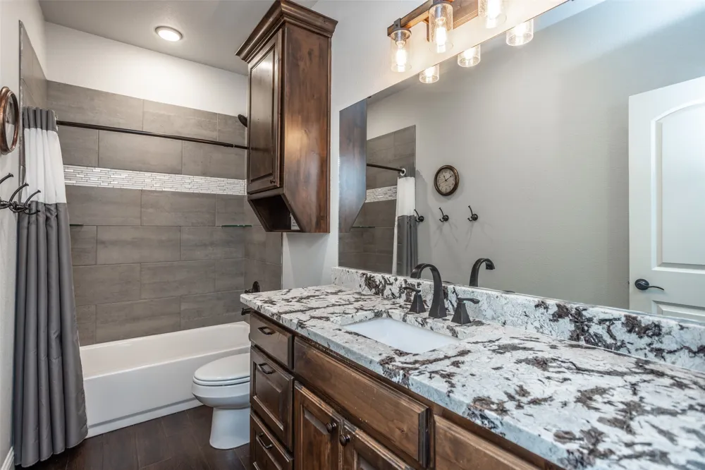 110 E Iriquois Drive Lake Kiowa, TX 76240