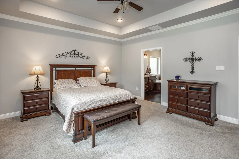 110 E Iriquois Drive Lake Kiowa, TX 76240