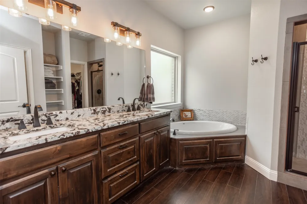 110 E Iriquois Drive Lake Kiowa, TX 76240