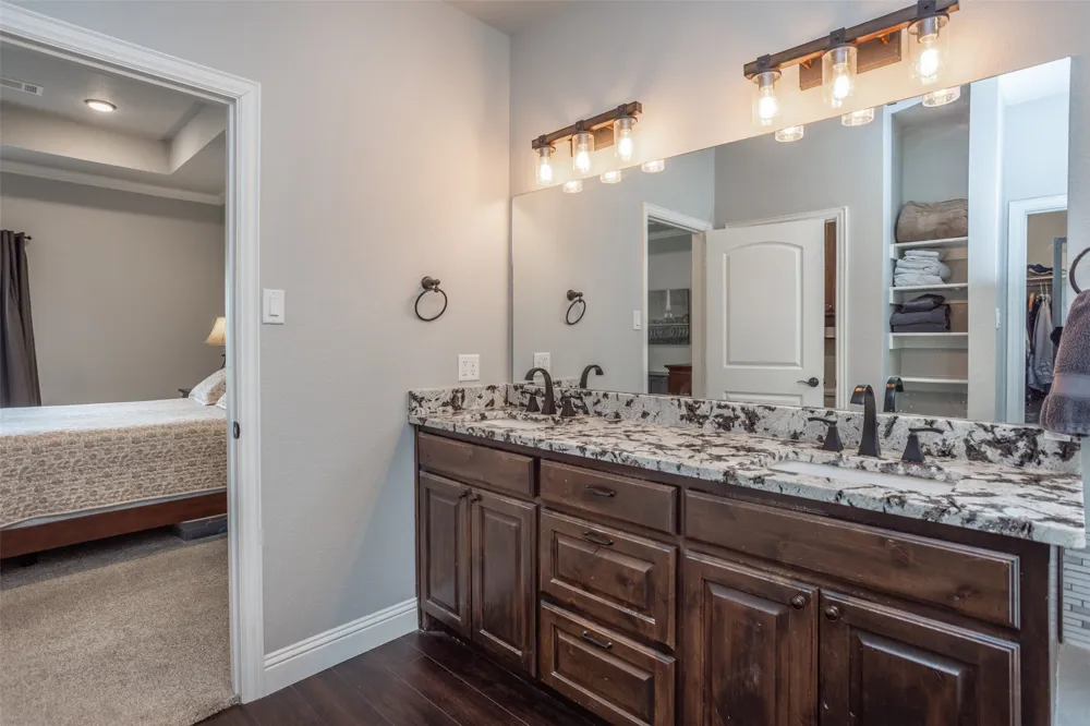 110 E Iriquois Drive Lake Kiowa, TX 76240