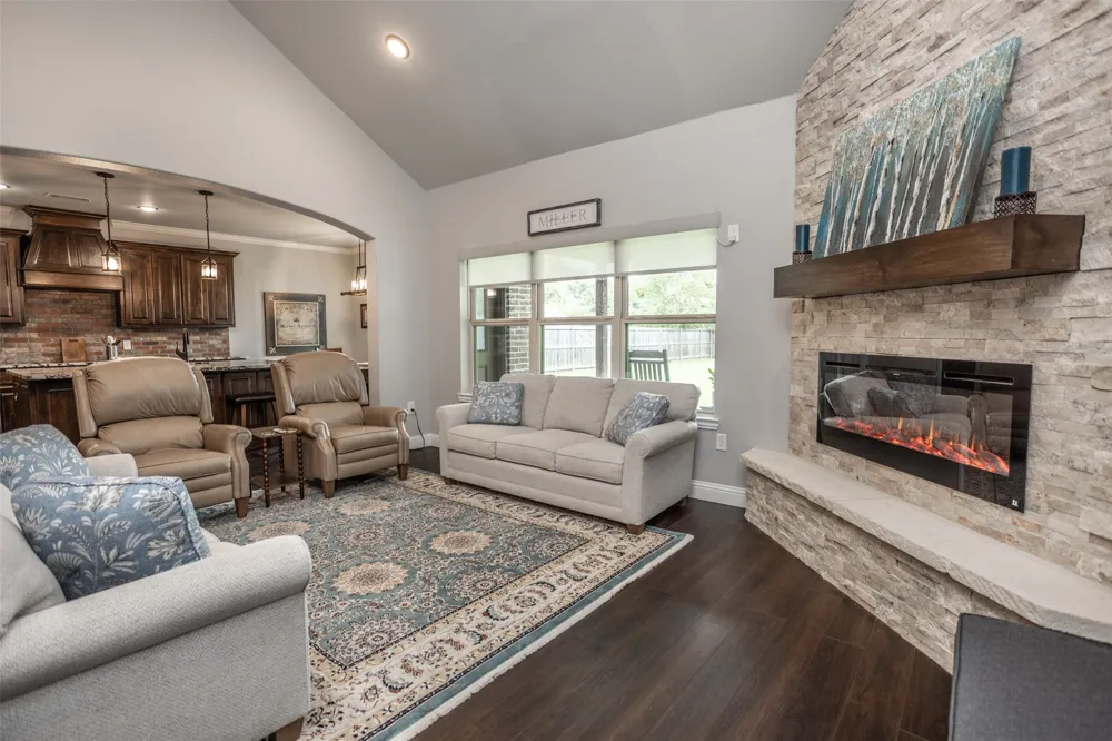 110 E Iriquois Drive Lake Kiowa, TX 76240
