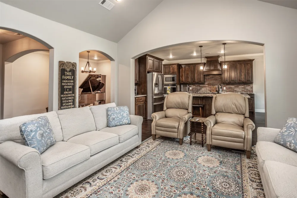 110 E Iriquois Drive Lake Kiowa, TX 76240