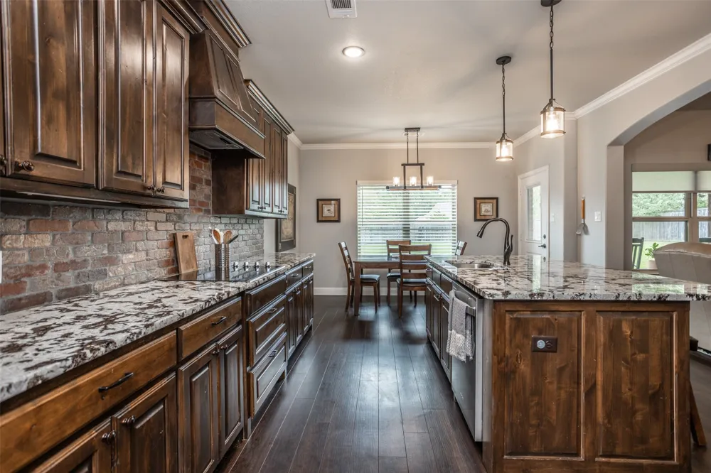 110 E Iriquois Drive Lake Kiowa, TX 76240