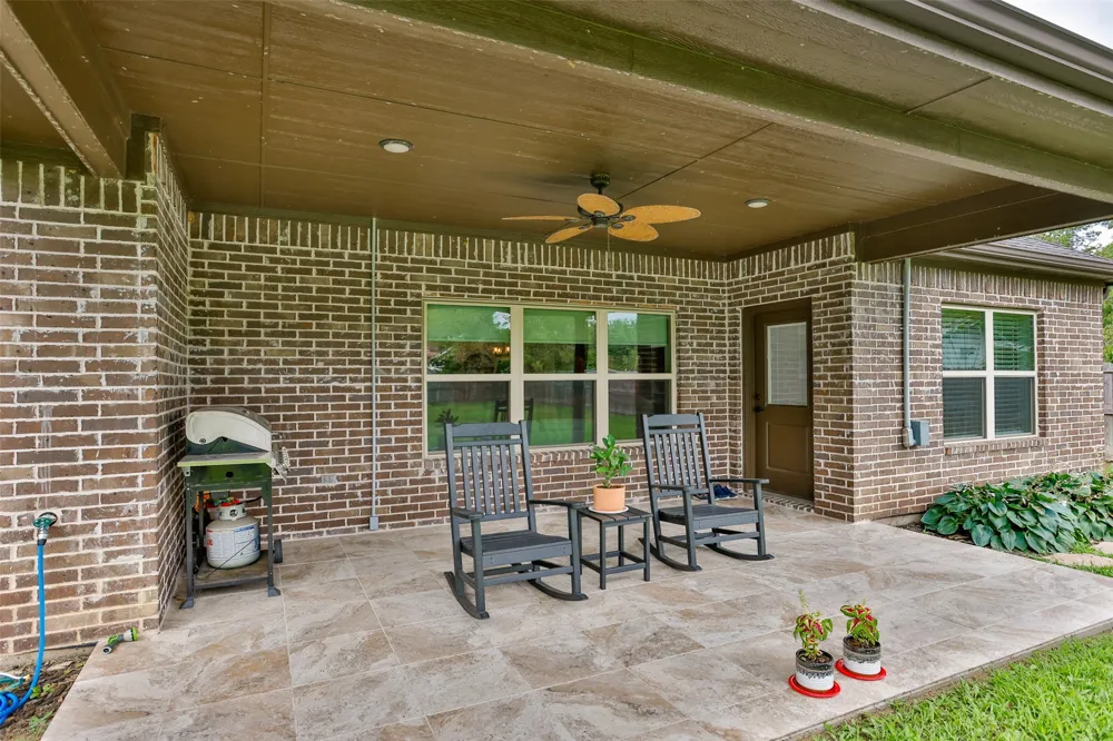 110 E Iriquois Drive Lake Kiowa, TX 76240