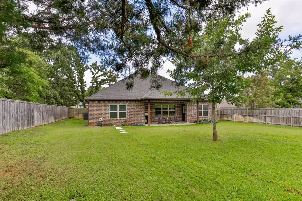 110 E Iriquois Drive Lake Kiowa, TX 76240