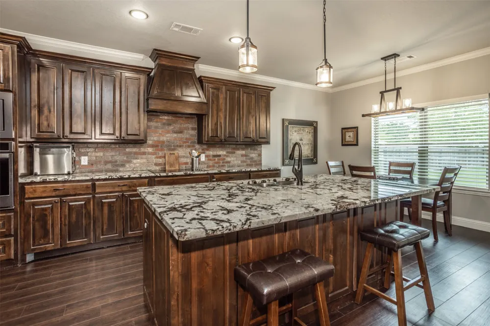 110 E Iriquois Drive Lake Kiowa, TX 76240