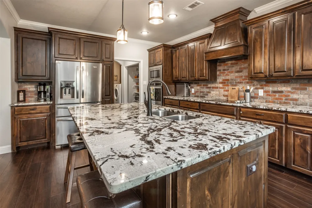 110 E Iriquois Drive Lake Kiowa, TX 76240